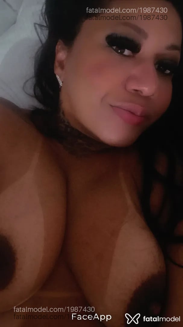 Acompanhante mulher morena (o) de olhos castanhos - Carol