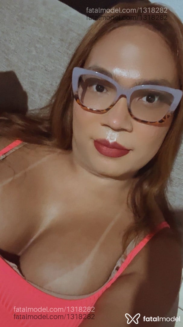 Acompanhante mulher trans morena (o) de olhos castanhos - Angel