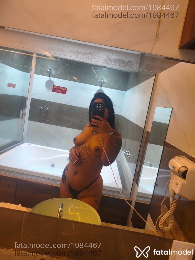 Acompanhante mulher morena (o) de olhos castanhos - Charlotte