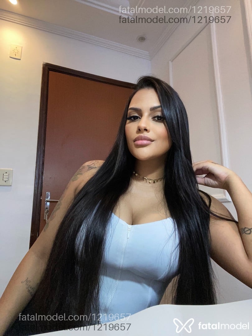 Acompanhante mulher com cabelo castanho de olhos castanhos - Bruna