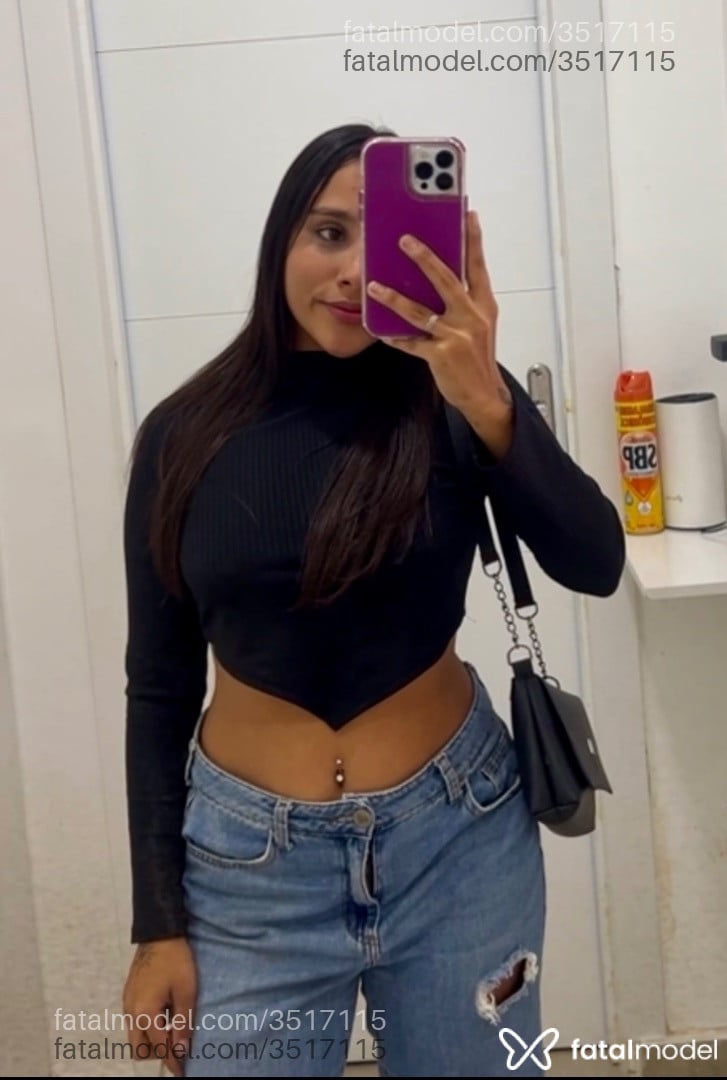 Acompanhante mulher morena (o) de olhos castanhos - Clara Menezes