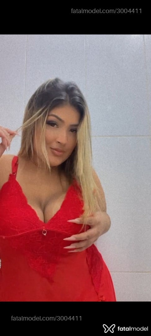 Acompanhante mulher loira (o) de olhos pretos - Bela