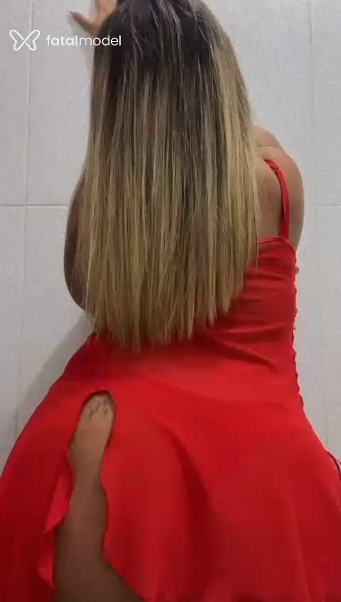 Acompanhante mulher loira (o) de olhos pretos - Bela