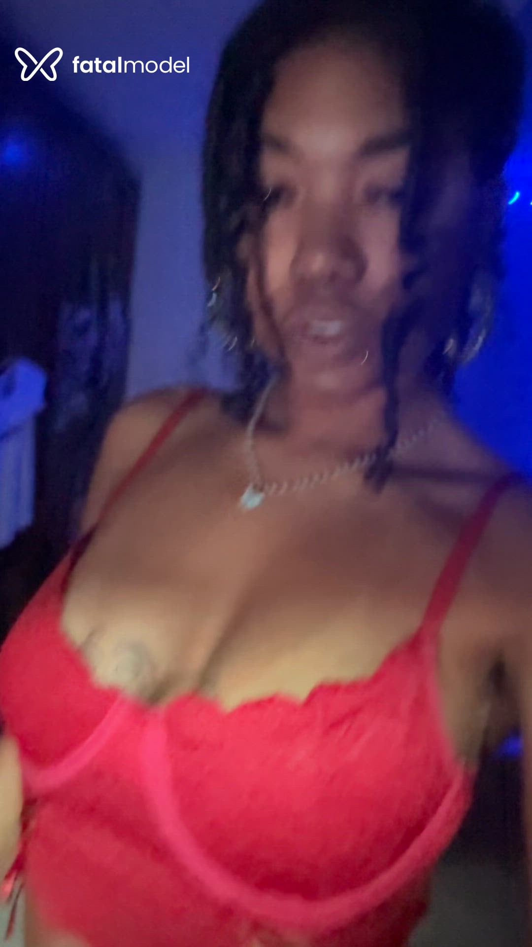 Acompanhante mulher morena (o) de olhos pretos - índiablack