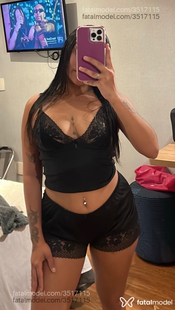 Acompanhante mulher morena (o) de olhos castanhos - Clara Menezes Acompanhante mulher morena (o) de olhos castanhos - Clara Menezes