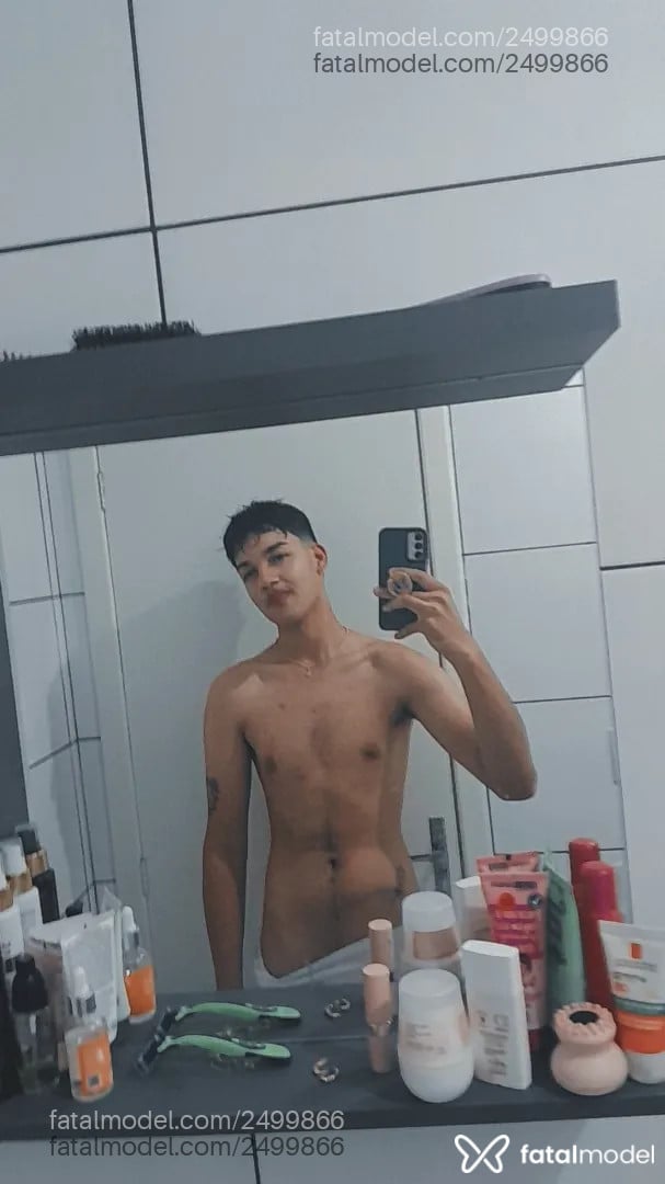 Acompanhante homem com cabelo castanho de olhos castanhos - Aphollo Gabriel Acompanhante homem com cabelo castanho de olhos castanhos - Aphollo Gabriel