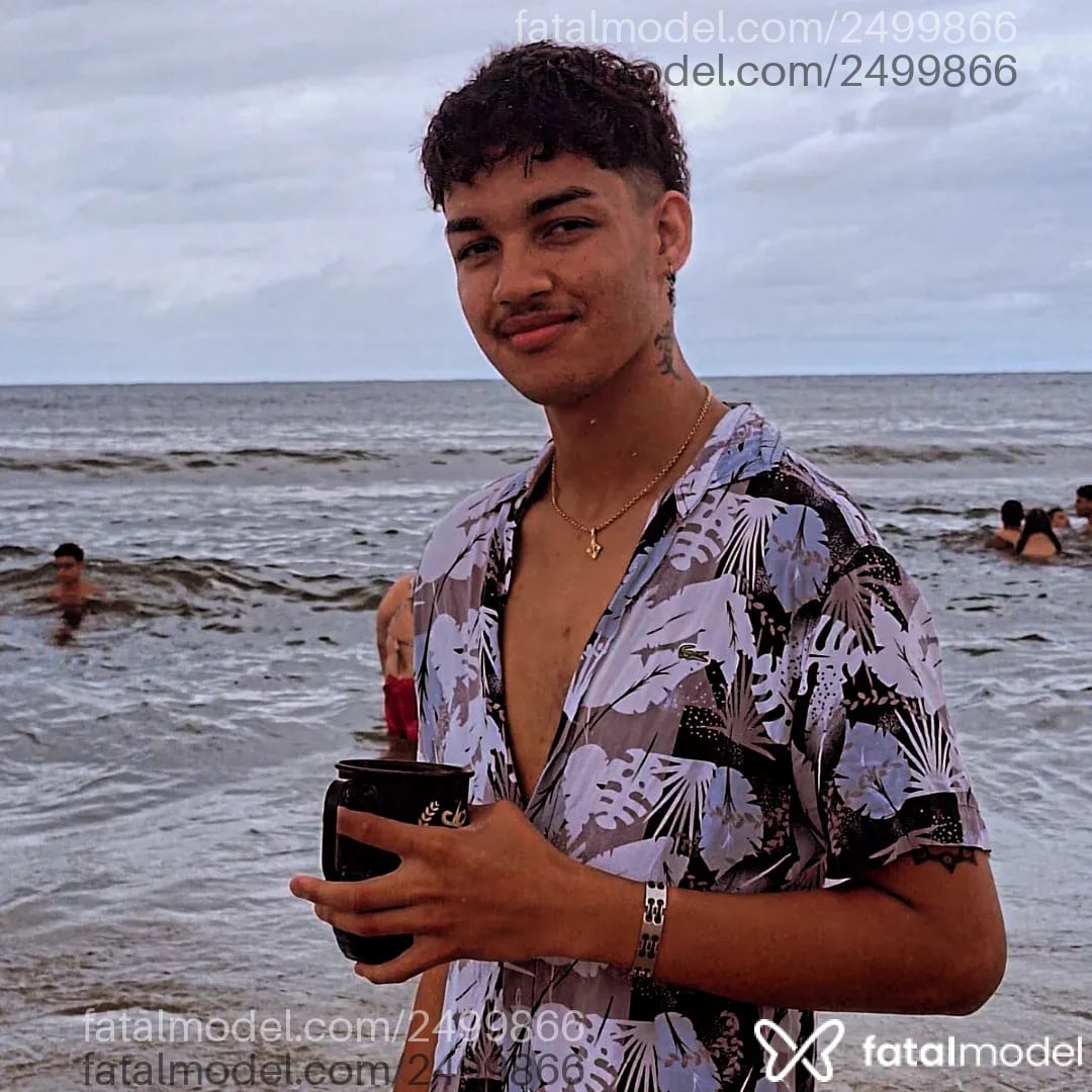 Acompanhante homem com cabelo castanho de olhos castanhos - Aphollo Gabriel Acompanhante homem com cabelo castanho de olhos castanhos - Aphollo Gabriel