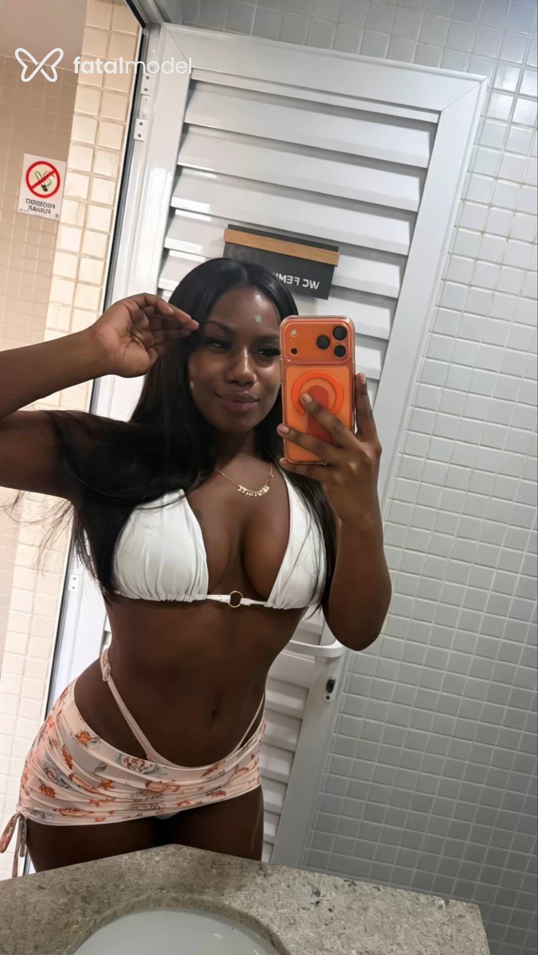 Acompanhante mulher morena (o) de olhos castanhos - Izabela Acompanhante mulher morena (o) de olhos castanhos - Izabela
