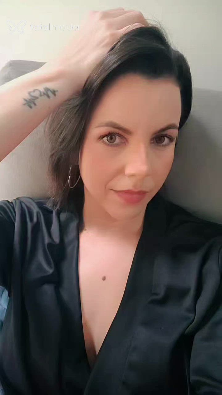 Acompanhante mulher com cabelo castanho de olhos verdes - Gisele Machado