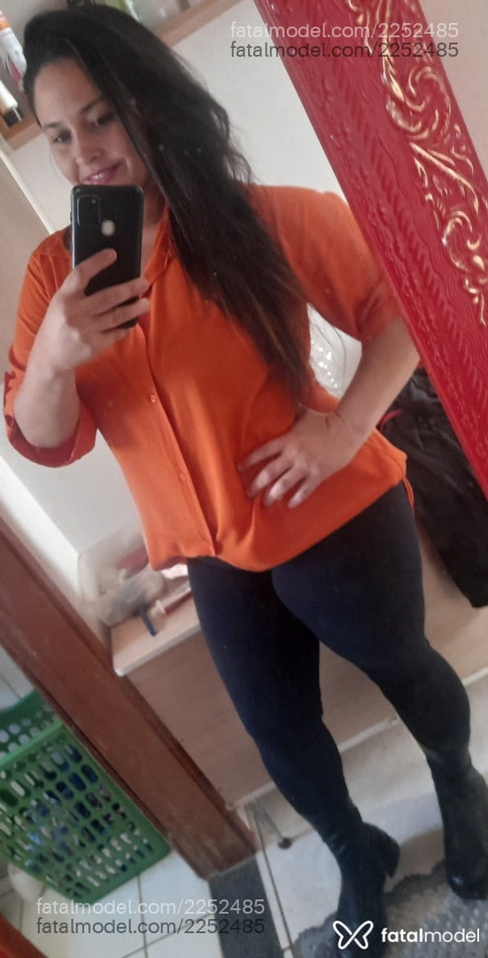 Acompanhante mulher com cabelo castanho de olhos castanhos - Rebeca