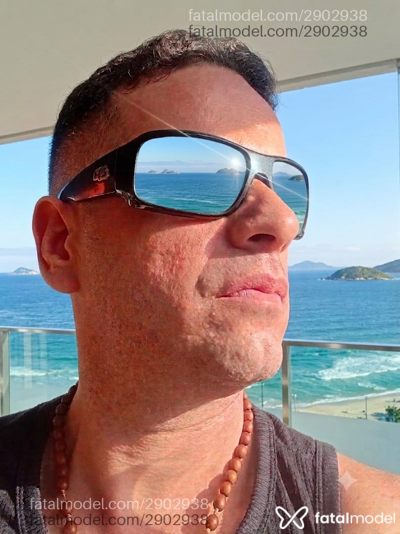 Acompanhante homem com cabelo castanho de olhos castanhos - Goldenlover
