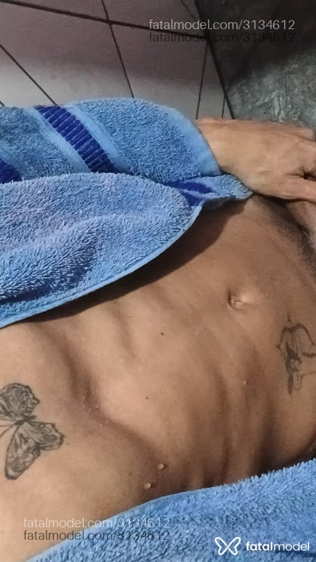 Acompanhante homem com cabelo castanho de olhos pretos - Novinhoparaense