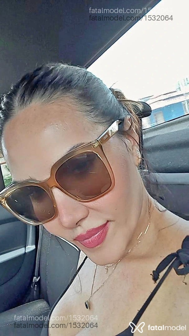 Acompanhante mulher loira (o) de olhos castanhos - Vittória Ferri