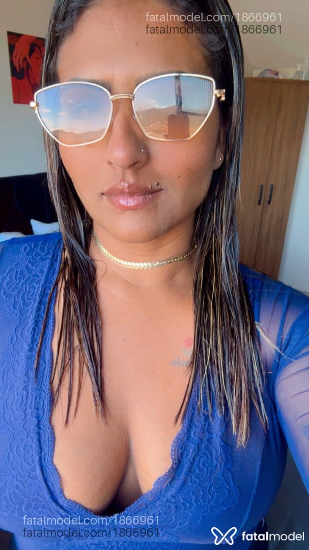 Acompanhante mulher morena (o) de olhos pretos - Taty
