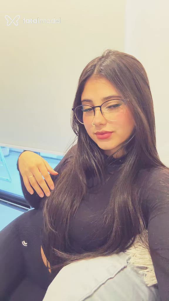 Acompanhante mulher morena (o) de olhos castanhos - Maya Acompanhante mulher morena (o) de olhos castanhos - Maya