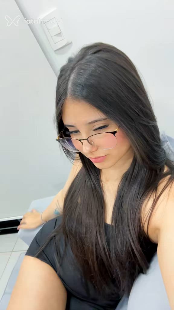 Acompanhante mulher morena (o) de olhos castanhos - Maya Acompanhante mulher morena (o) de olhos castanhos - Maya