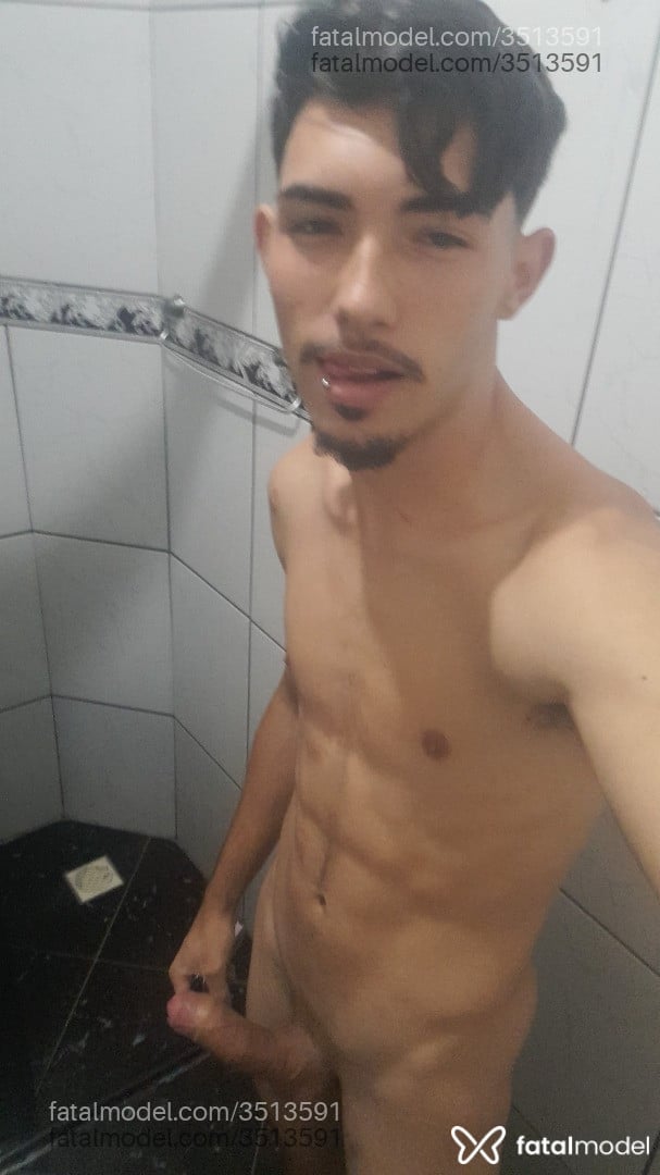 Acompanhante homem com cabelo castanho de olhos castanhos - Ayslan