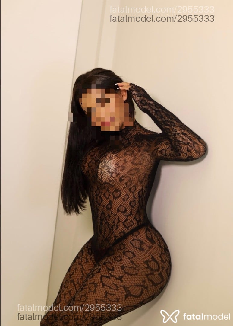 Acompanhante mulher trans morena (o) de olhos pretos - Rafaela Liz