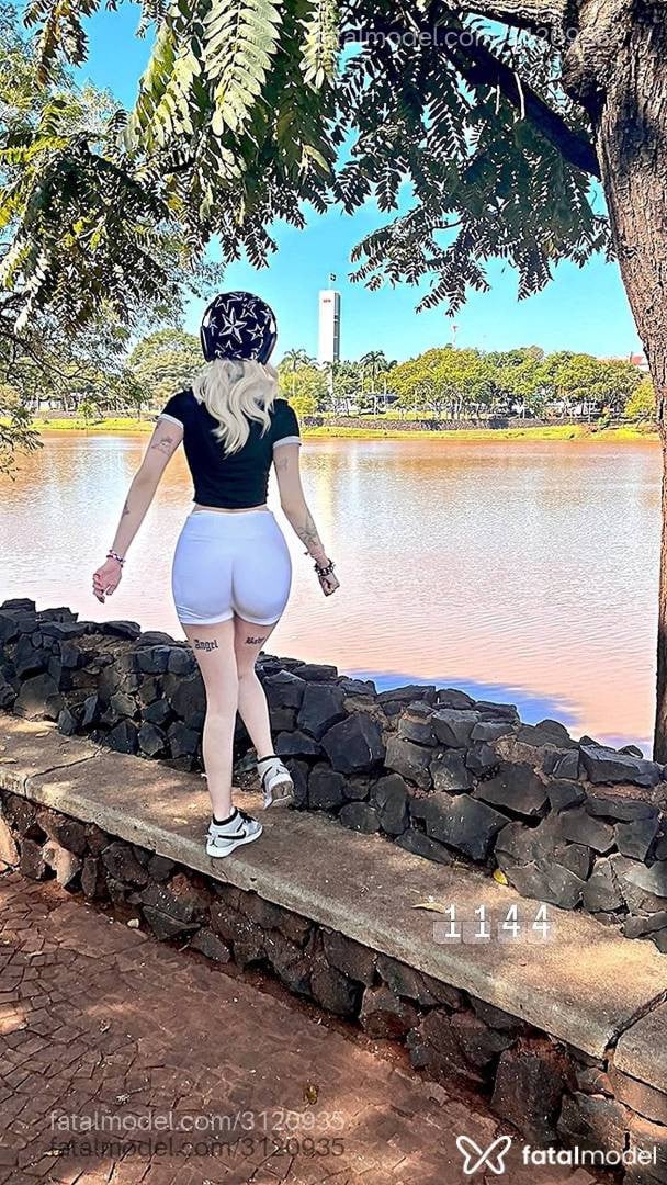Acompanhante mulher loira (o) de olhos castanhos - Juju Priv