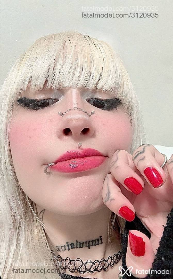 Acompanhante mulher loira (o) de olhos castanhos em São Paulo Acompanhante mulher loira (o) de olhos castanhos em São Paulo - Julia Perin