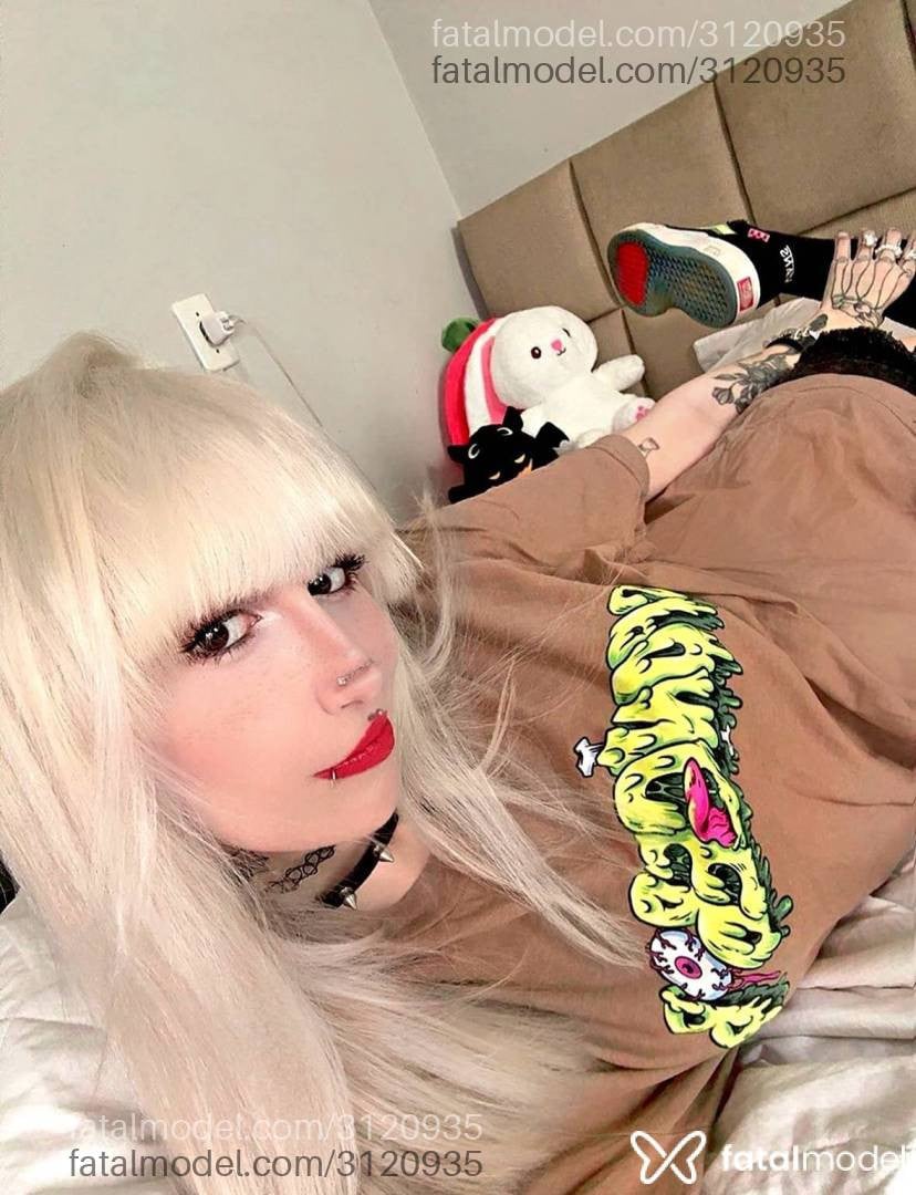 Acompanhante mulher loira (o) de olhos castanhos - Juju Priv