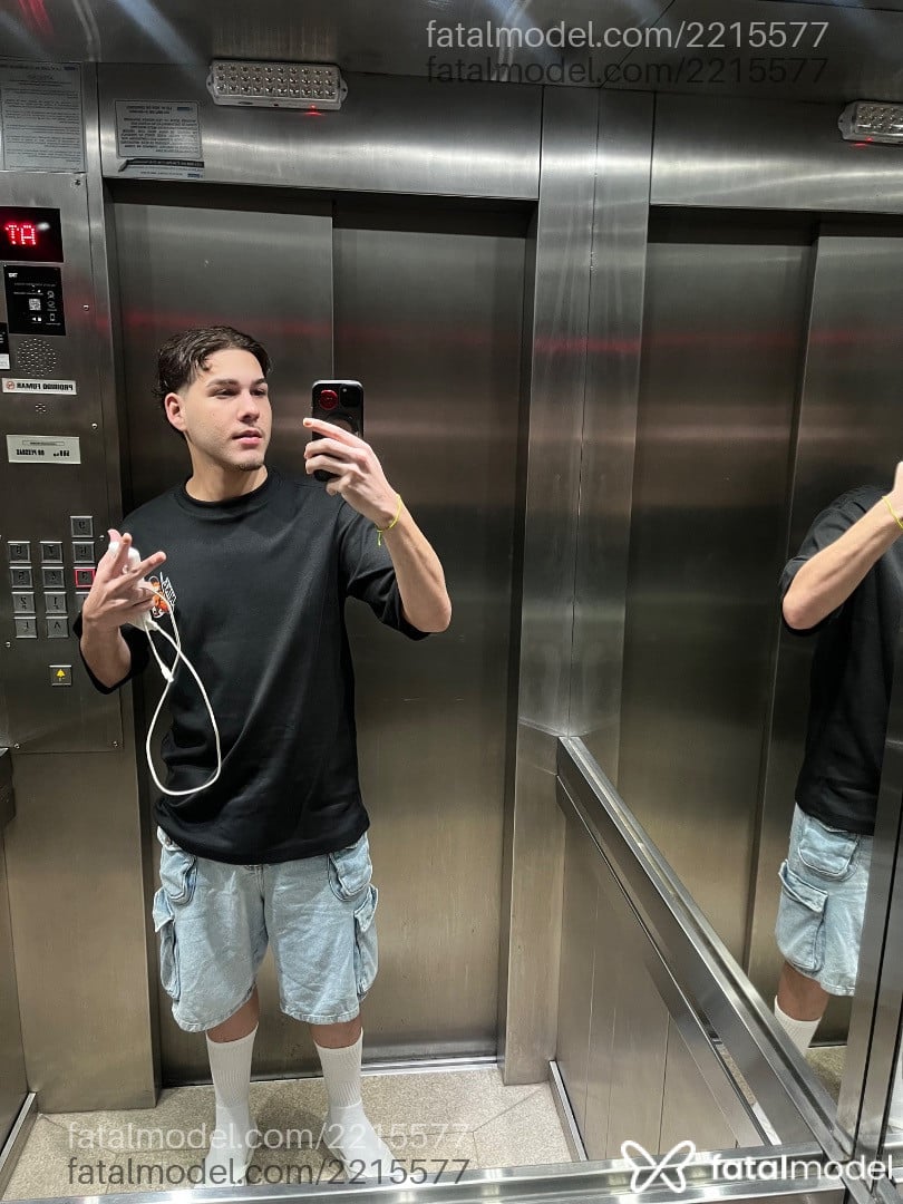 Acompanhante homem loira (o) de olhos castanhos - Lucas Silva