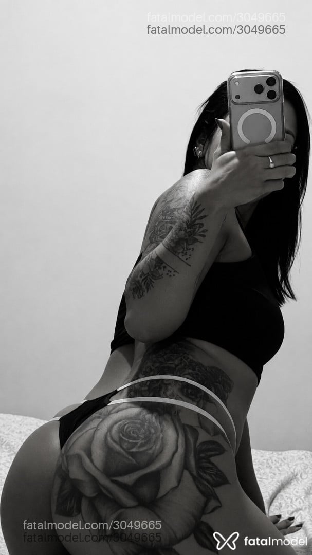 Acompanhante mulher morena (o) de olhos pretos - Karen