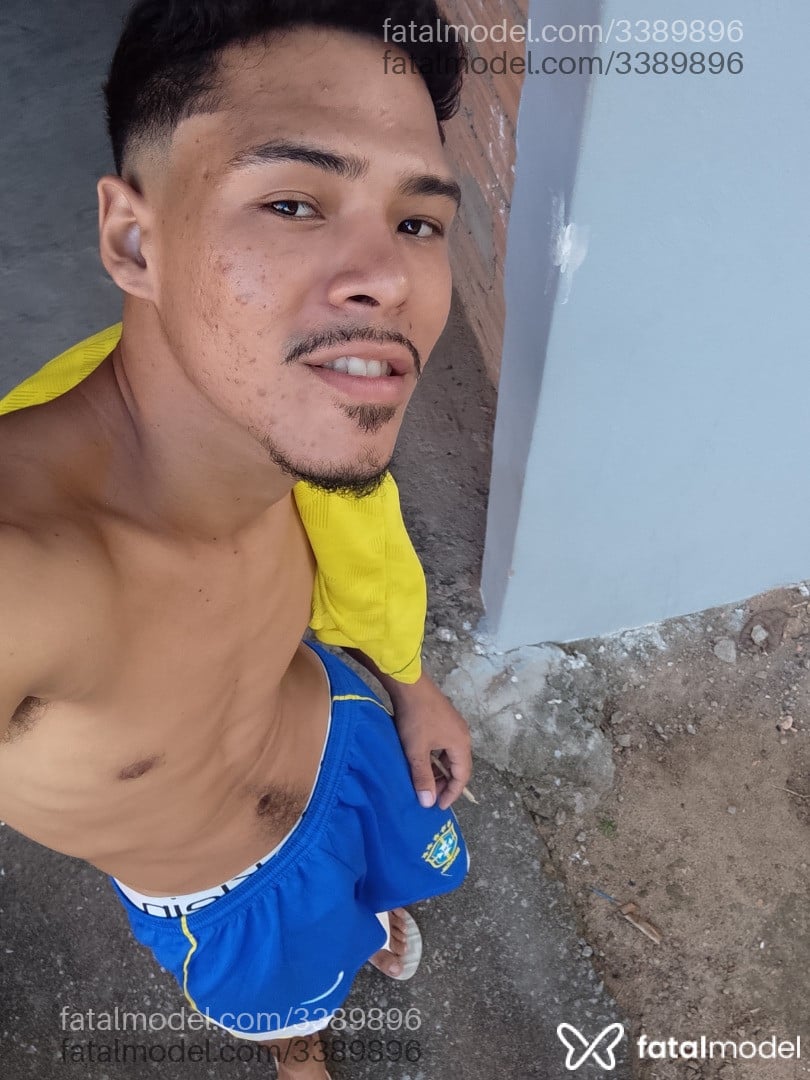Acompanhante homem morena (o) de olhos castanhos - Dante Valen Acompanhante homem morena (o) de olhos castanhos - Dante Valen