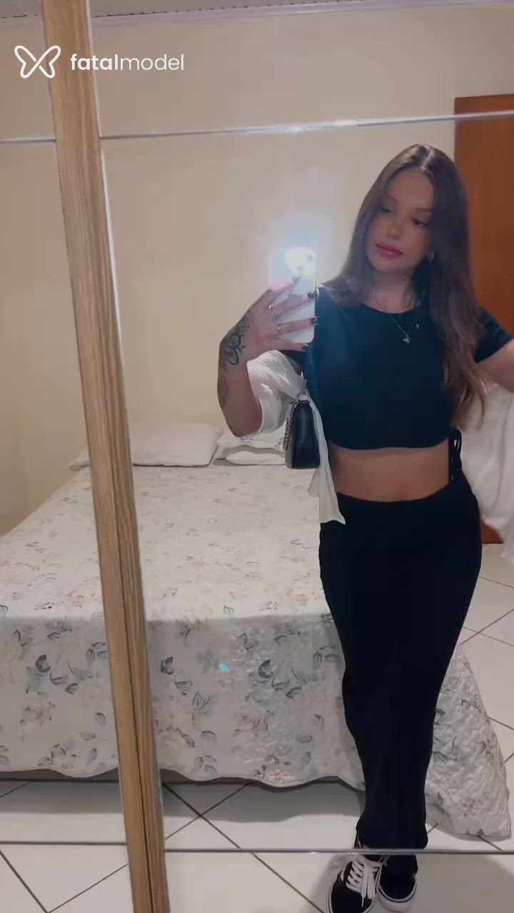 Acompanhante mulher loira (o) de olhos pretos - Mirella Acompanhante mulher loira (o) de olhos pretos - Mirella