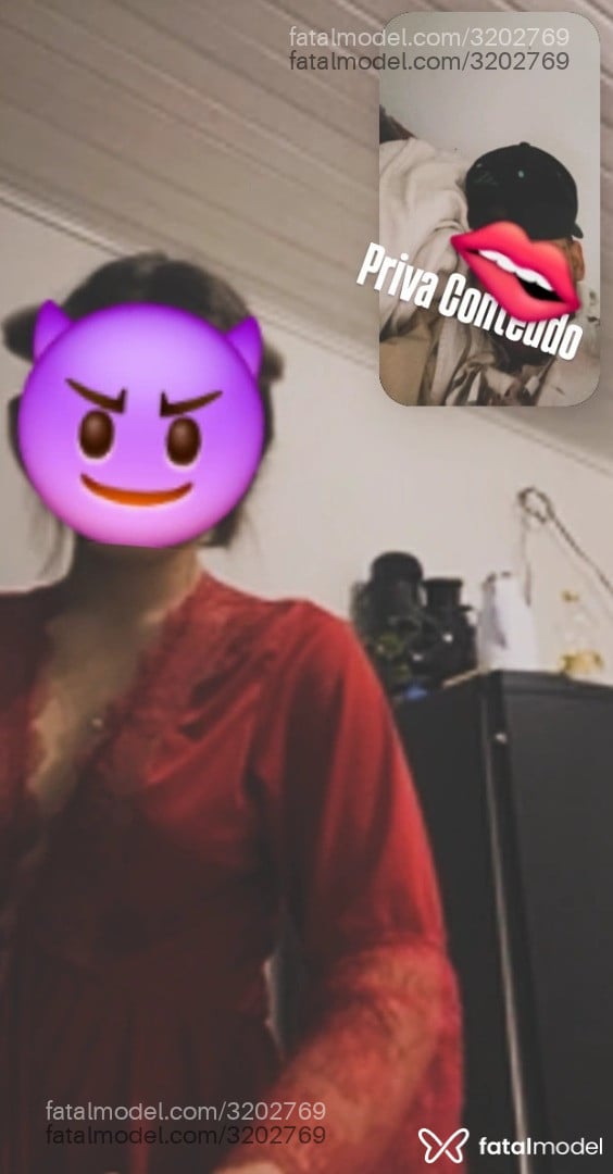 Acompanhante homem com cabelo castanho de olhos castanhos - Filhodokid