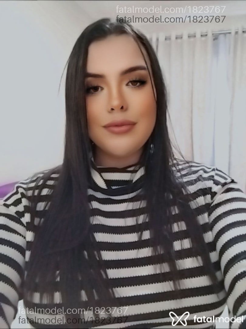Acompanhante mulher trans morena (o) de olhos castanhos - Alicia