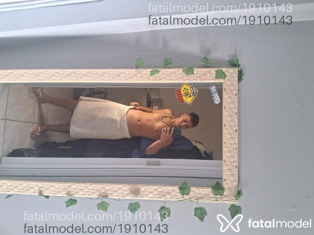Acompanhante homem com cabelo castanho de olhos mel - Felipe
