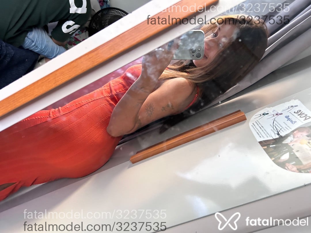 Acompanhante mulher com cabelo castanho de olhos mel - Tifany