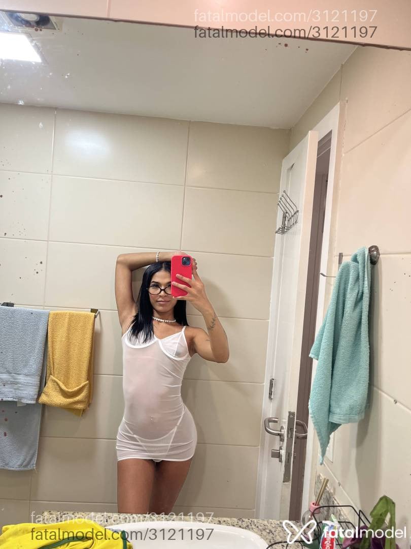 Acompanhante mulher trans morena (o) de olhos castanhos em Macaé - Tainá