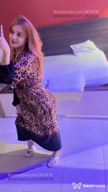 Acompanhante mulher trans ruiva (o) de olhos castanhos - Íris Castro
