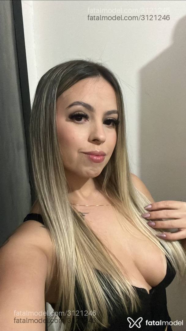 Acompanhante mulher loira (o) de olhos castanhos - Laura