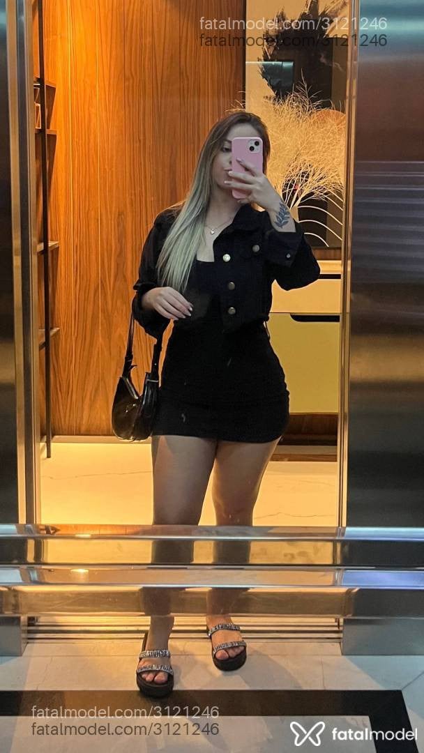 Acompanhante mulher loira (o) de olhos castanhos - Laura