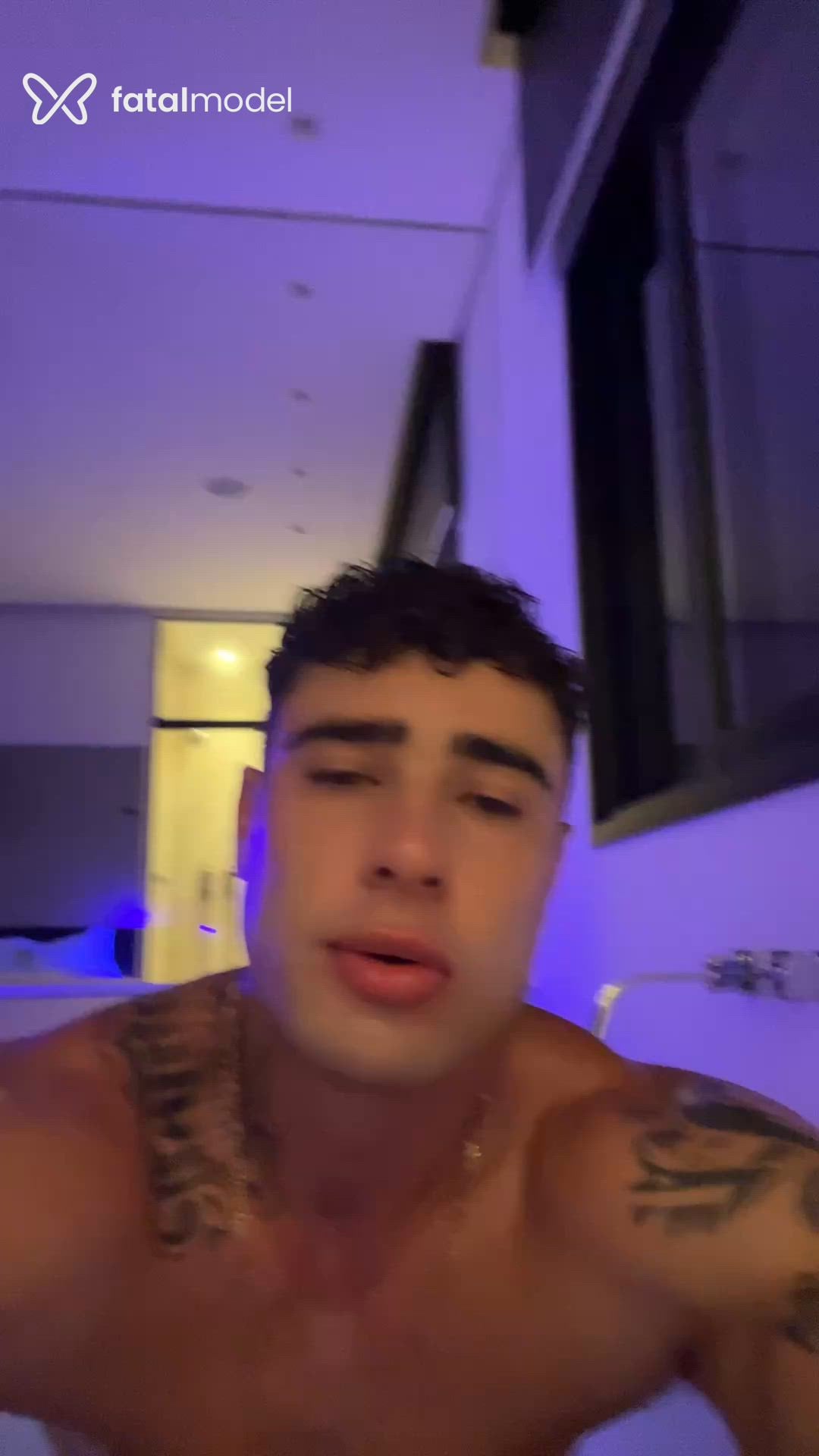 Acompanhante homem com cabelo castanho de olhos castanhos - Luan Santana