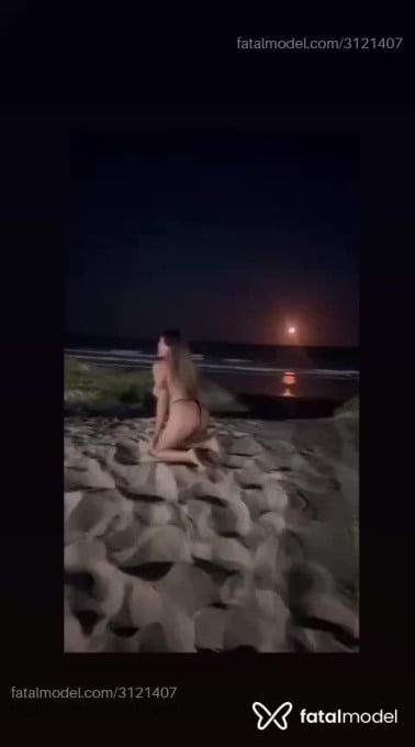 Acompanhante mulher loira (o) de olhos mel em Navegantes - Melissa