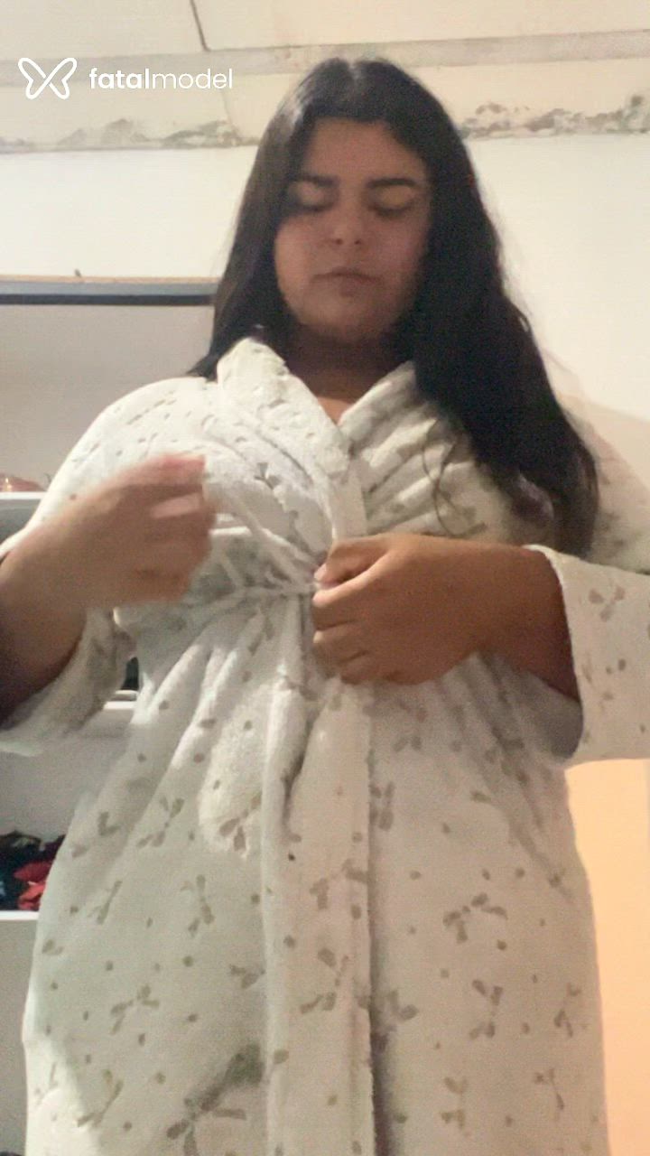 Acompanhante mulher morena (o) de olhos castanhos - Feehh Acompanhante mulher morena (o) de olhos castanhos - Feehh