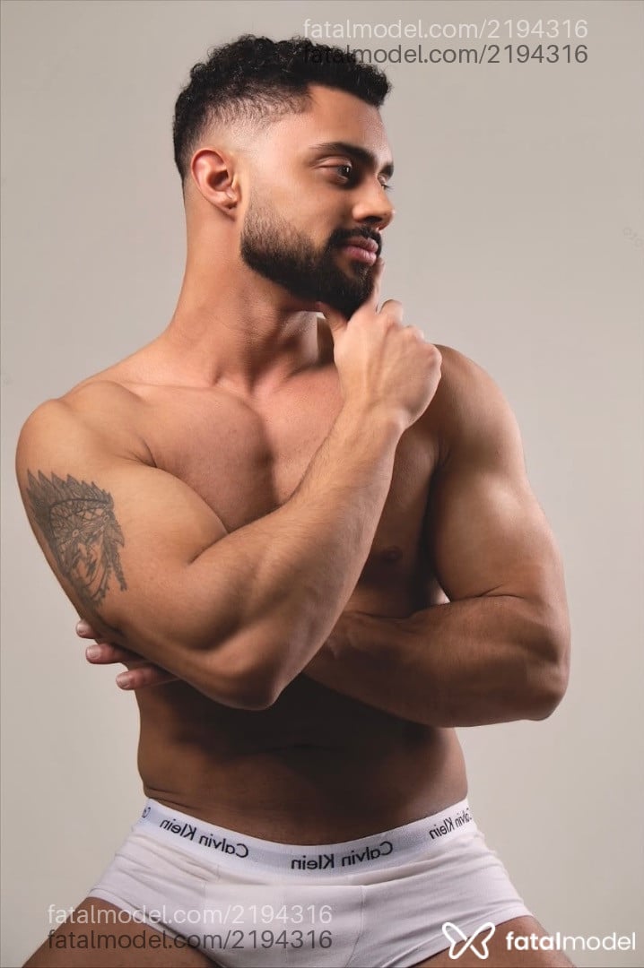 Acompanhante homem morena (o) de olhos castanhos - Daniel