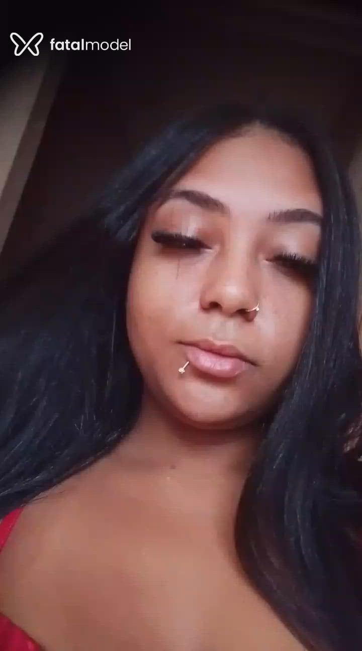 Acompanhante mulher morena (o) de olhos pretos - Suzi