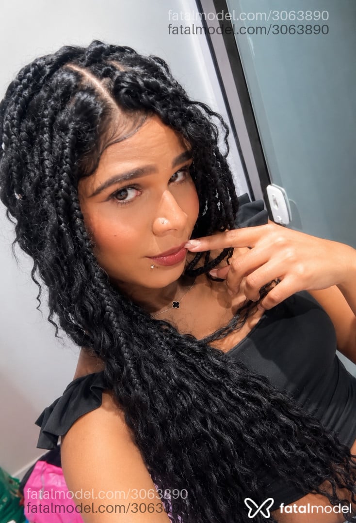 Acompanhante mulher trans morena (o) de olhos pretos - Luiza Lopes