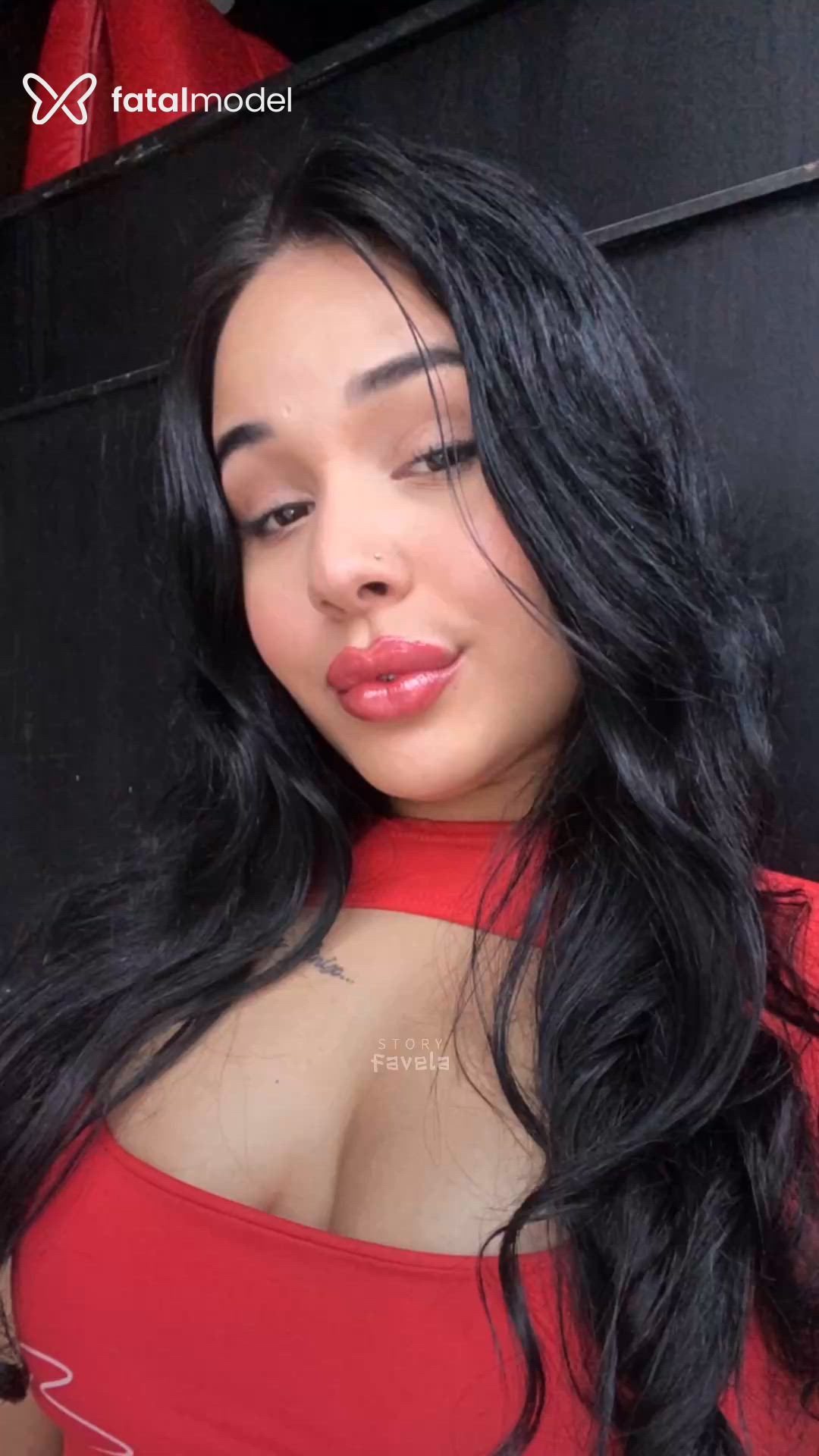 Acompanhante mulher ruiva (o) de olhos castanhos - Yara