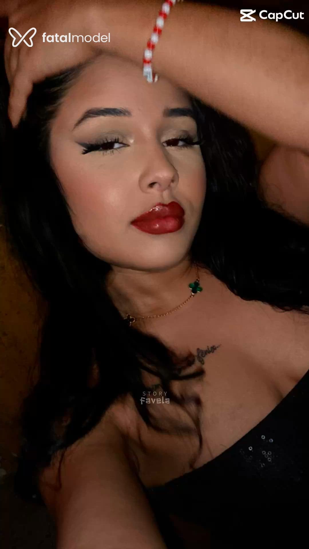 Acompanhante mulher ruiva (o) de olhos castanhos - Yara