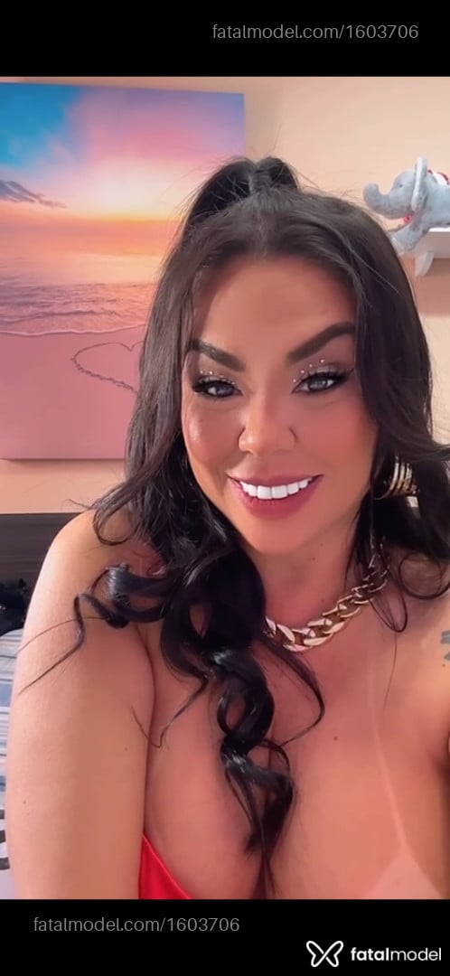Acompanhante mulher morena (o) de olhos pretos - Yumi Nakashima