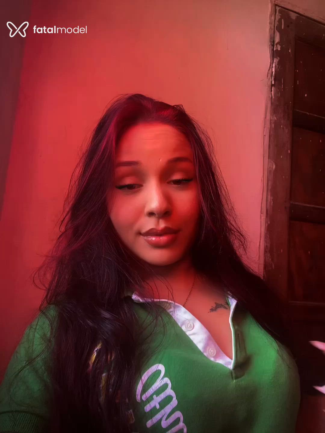 Acompanhante mulher ruiva (o) de olhos castanhos - Yara