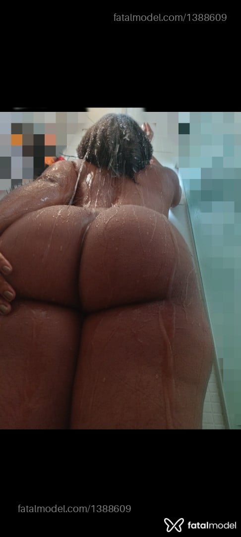 Acompanhante mulher com cabelo castanho de olhos castanhos - Monik Vaz
