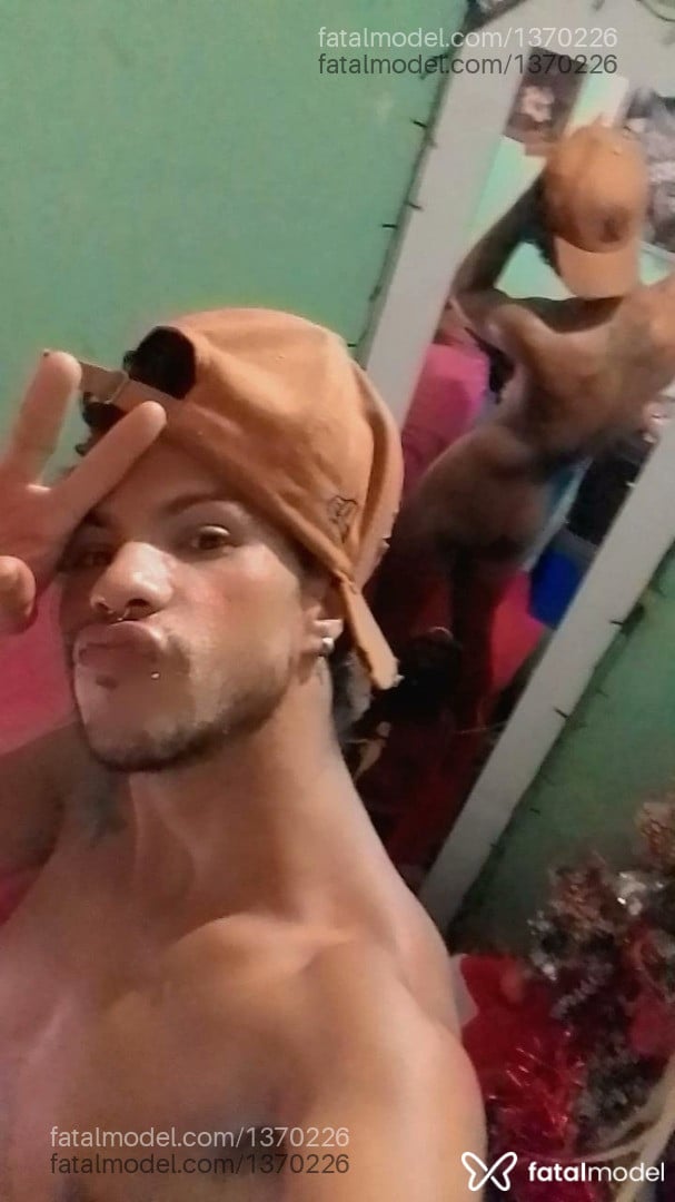 Acompanhante mulher trans morena (o) de olhos pretos - Keverlly