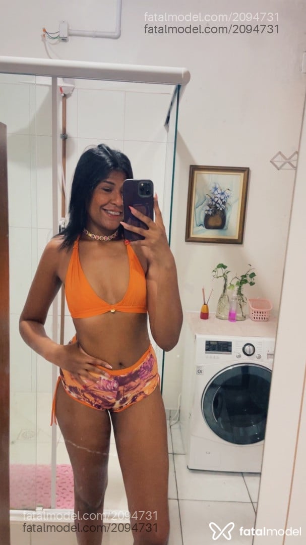 Acompanhante mulher com cabelo castanho de olhos pretos - Bruna Acompanhante mulher com cabelo castanho de olhos pretos - Bruna